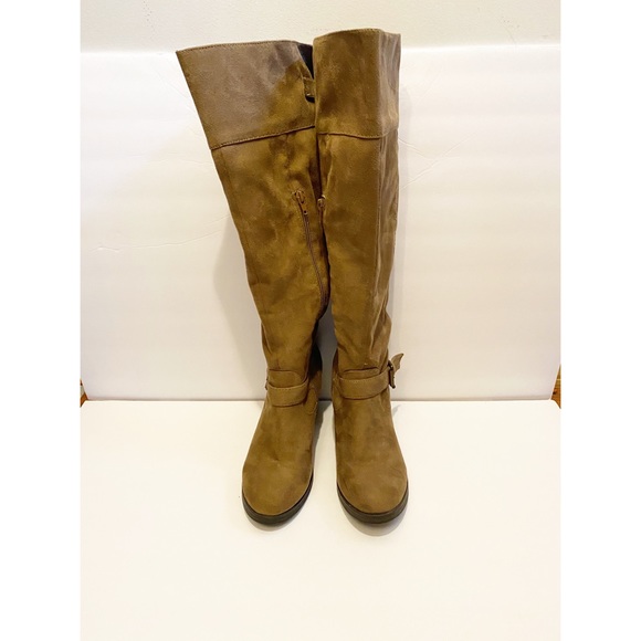 Gorgeous Knee-High Tan Suede Feel Boots - Picture 4 of 6